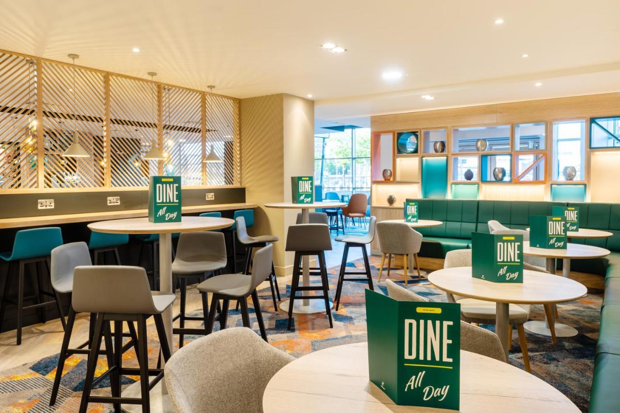 Holiday Inn Stevenage By Ihg Esterno foto