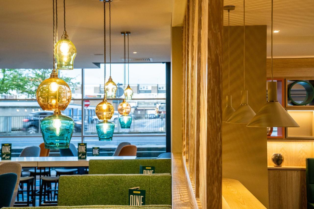 Holiday Inn Stevenage By Ihg Esterno foto