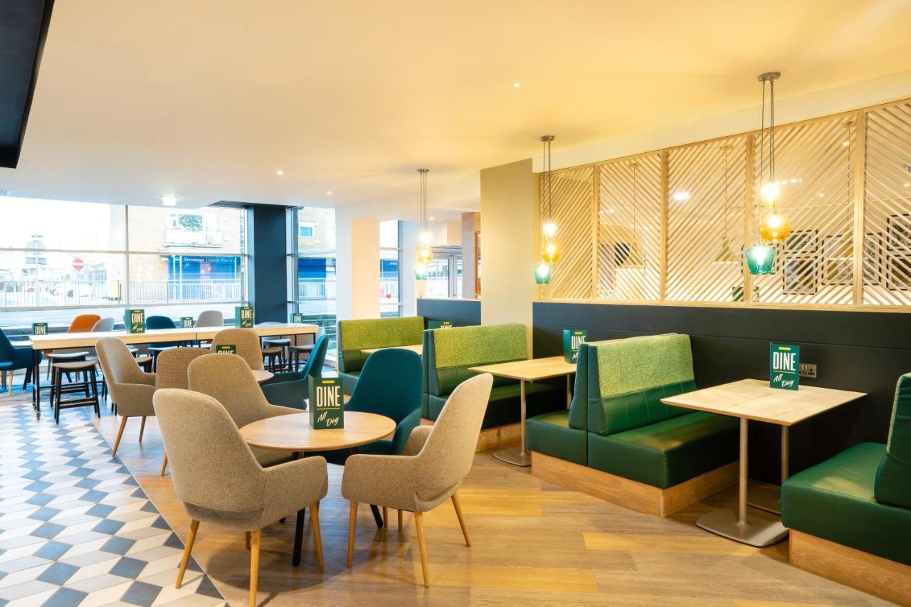 Holiday Inn Stevenage By Ihg Esterno foto
