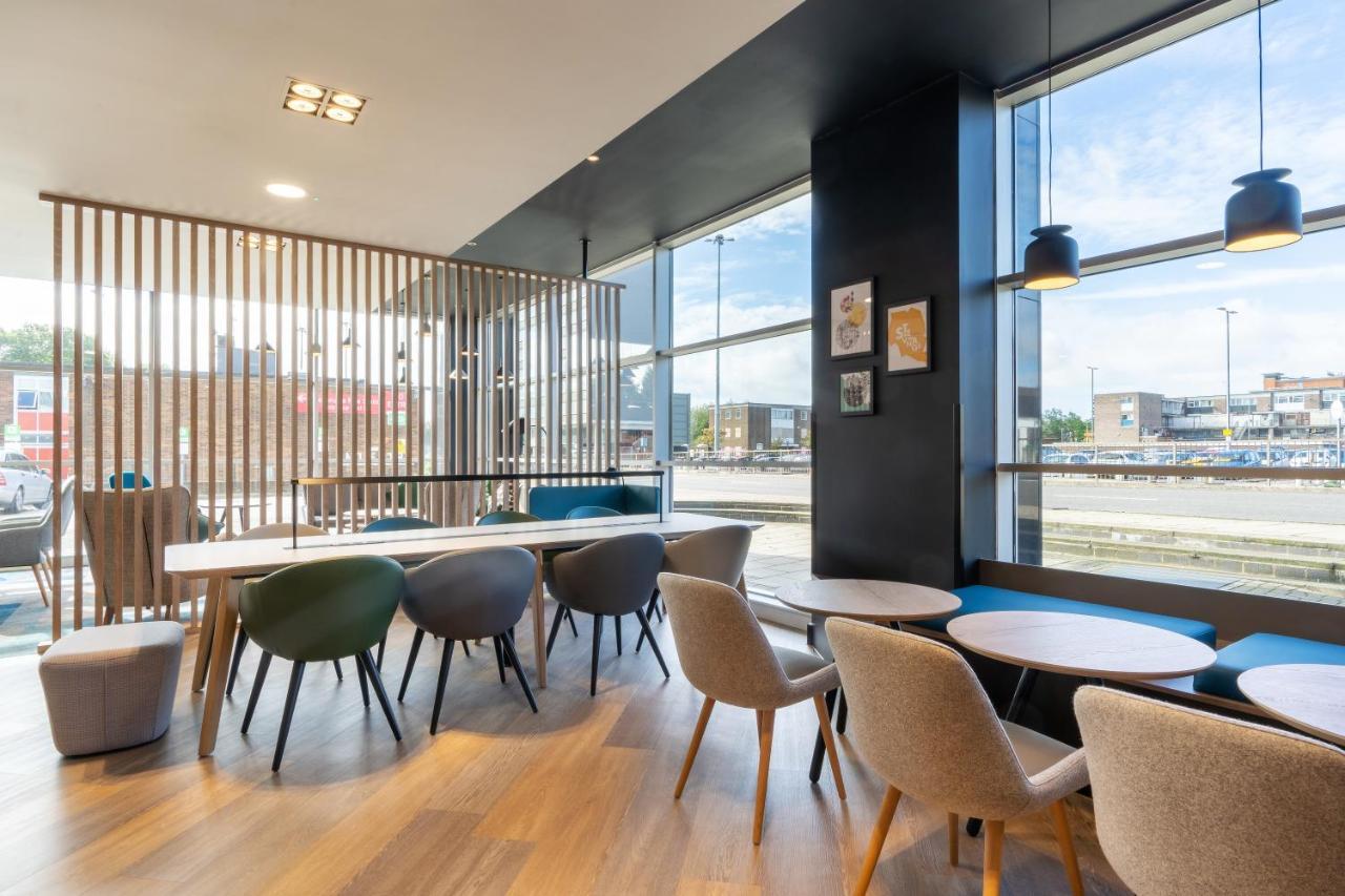 Holiday Inn Stevenage By Ihg Esterno foto