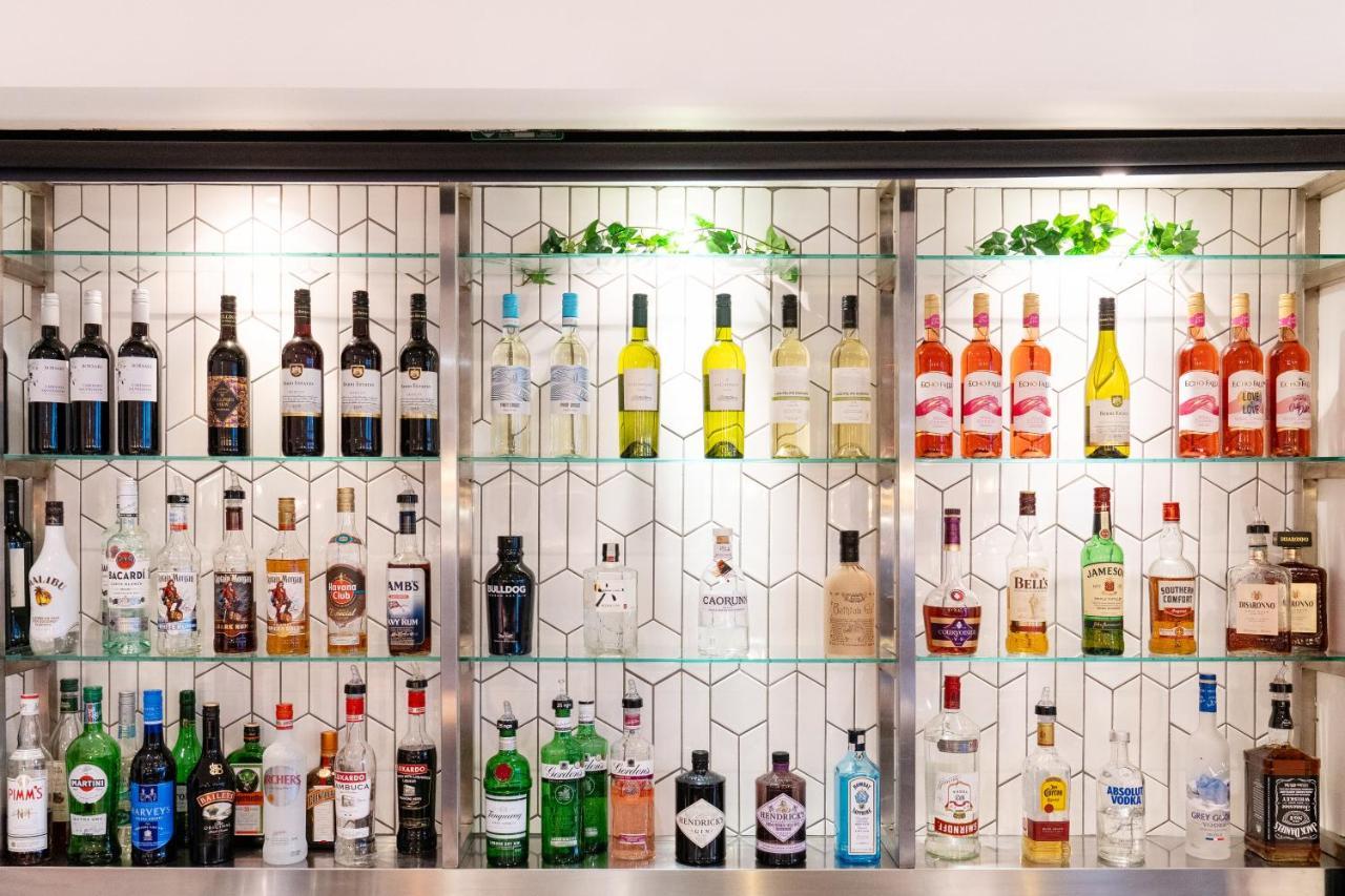Holiday Inn Stevenage By Ihg Esterno foto