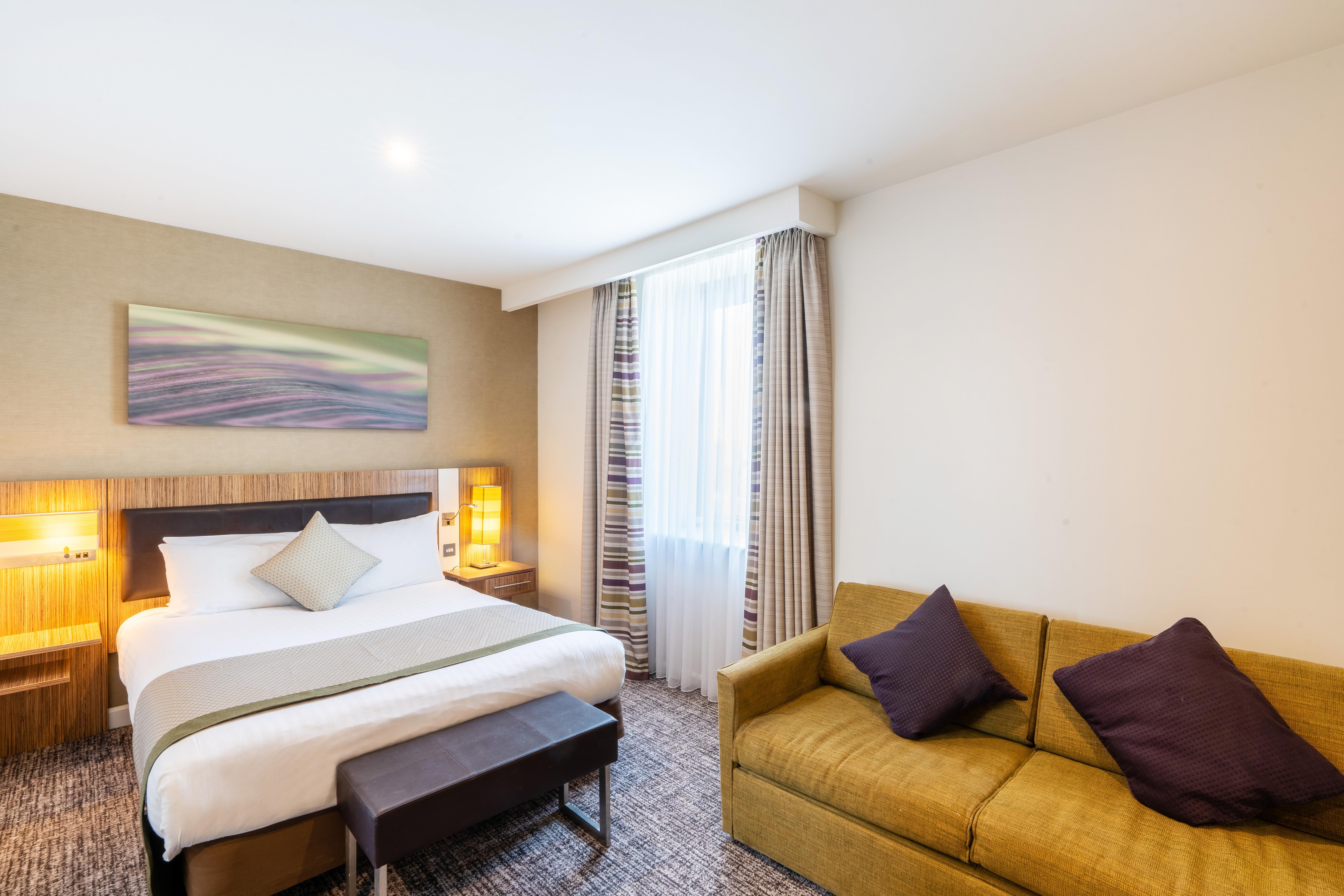 Holiday Inn Stevenage By Ihg Esterno foto