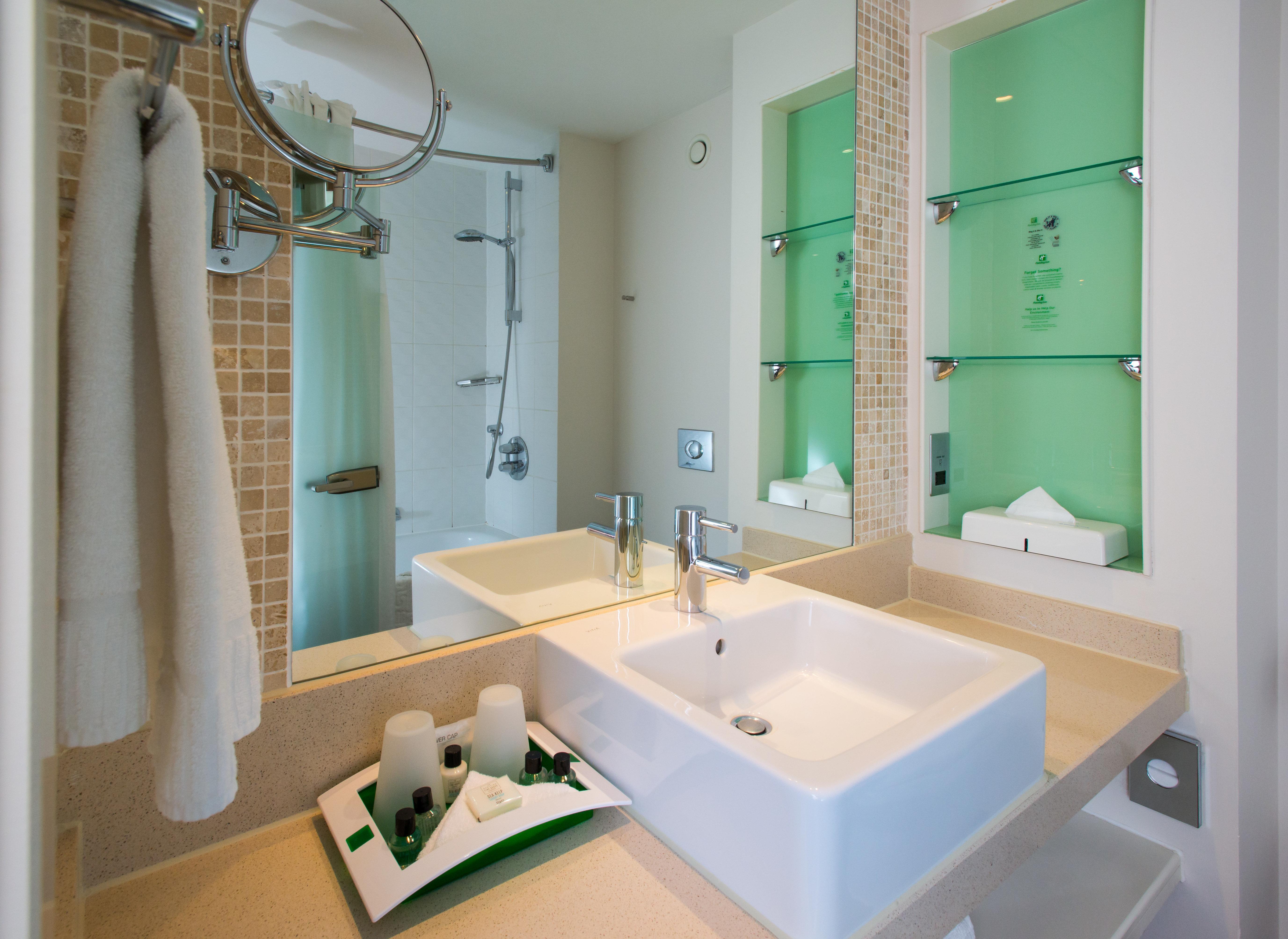 Holiday Inn Stevenage By Ihg Esterno foto