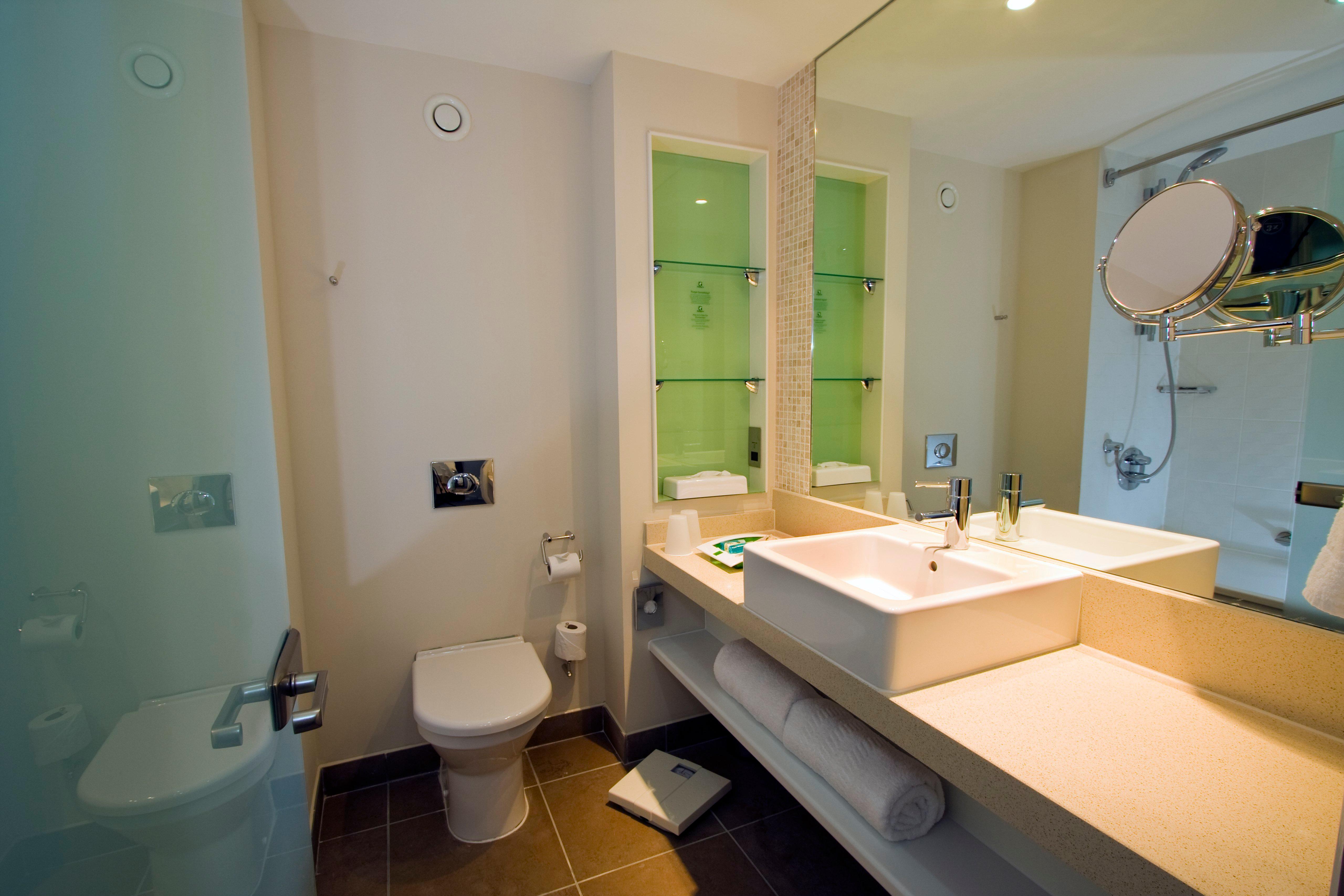 Holiday Inn Stevenage By Ihg Esterno foto