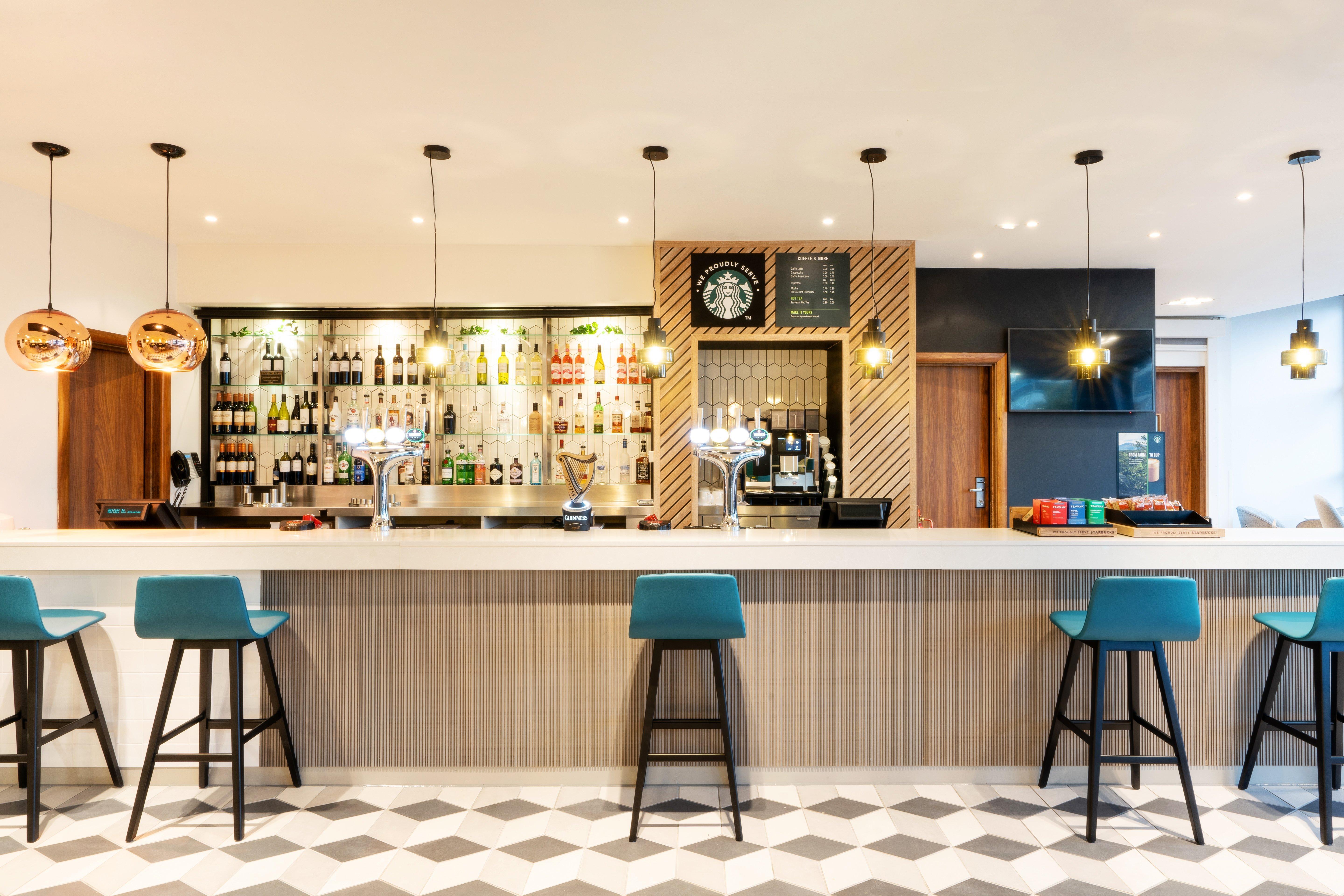 Holiday Inn Stevenage By Ihg Esterno foto