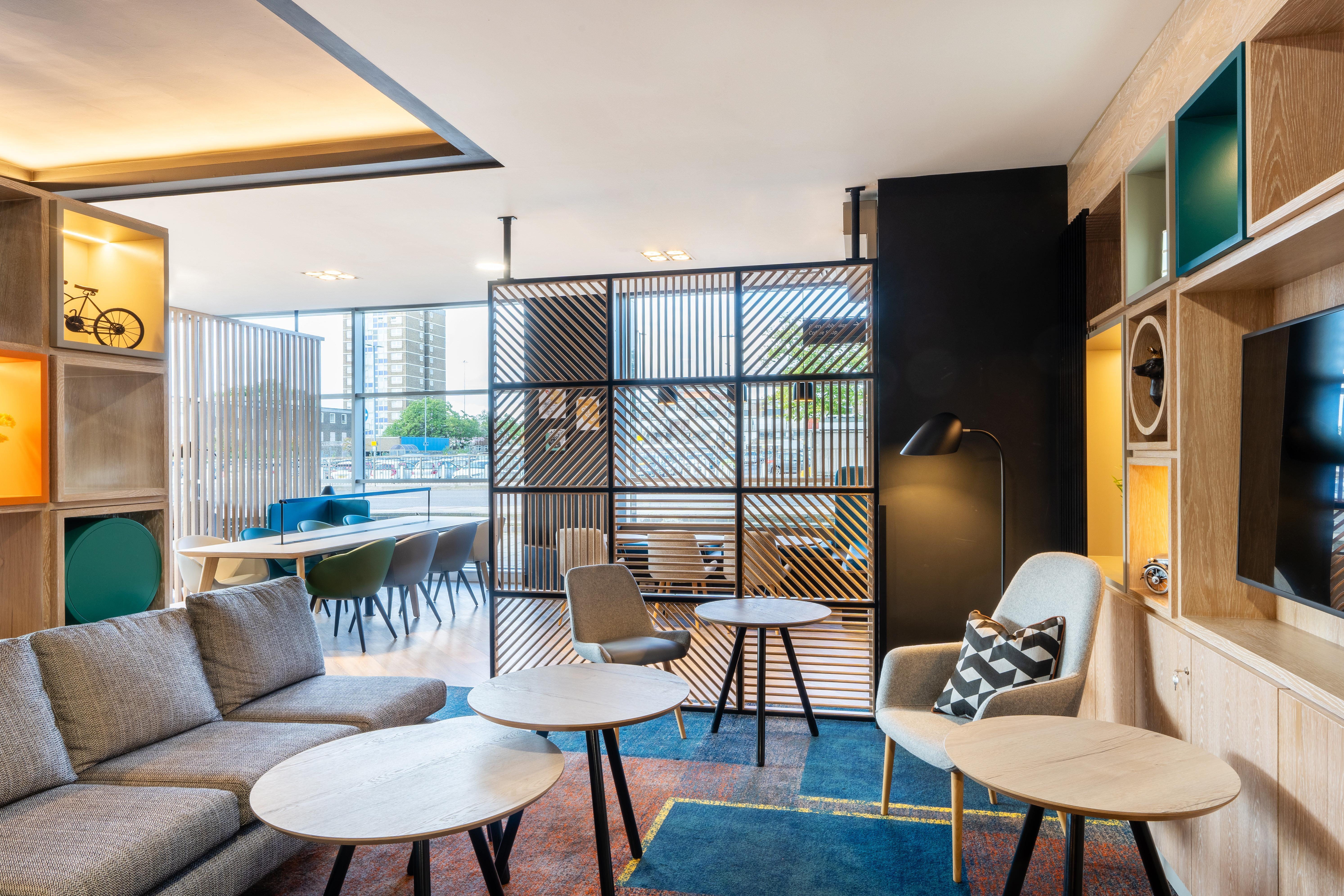 Holiday Inn Stevenage By Ihg Esterno foto