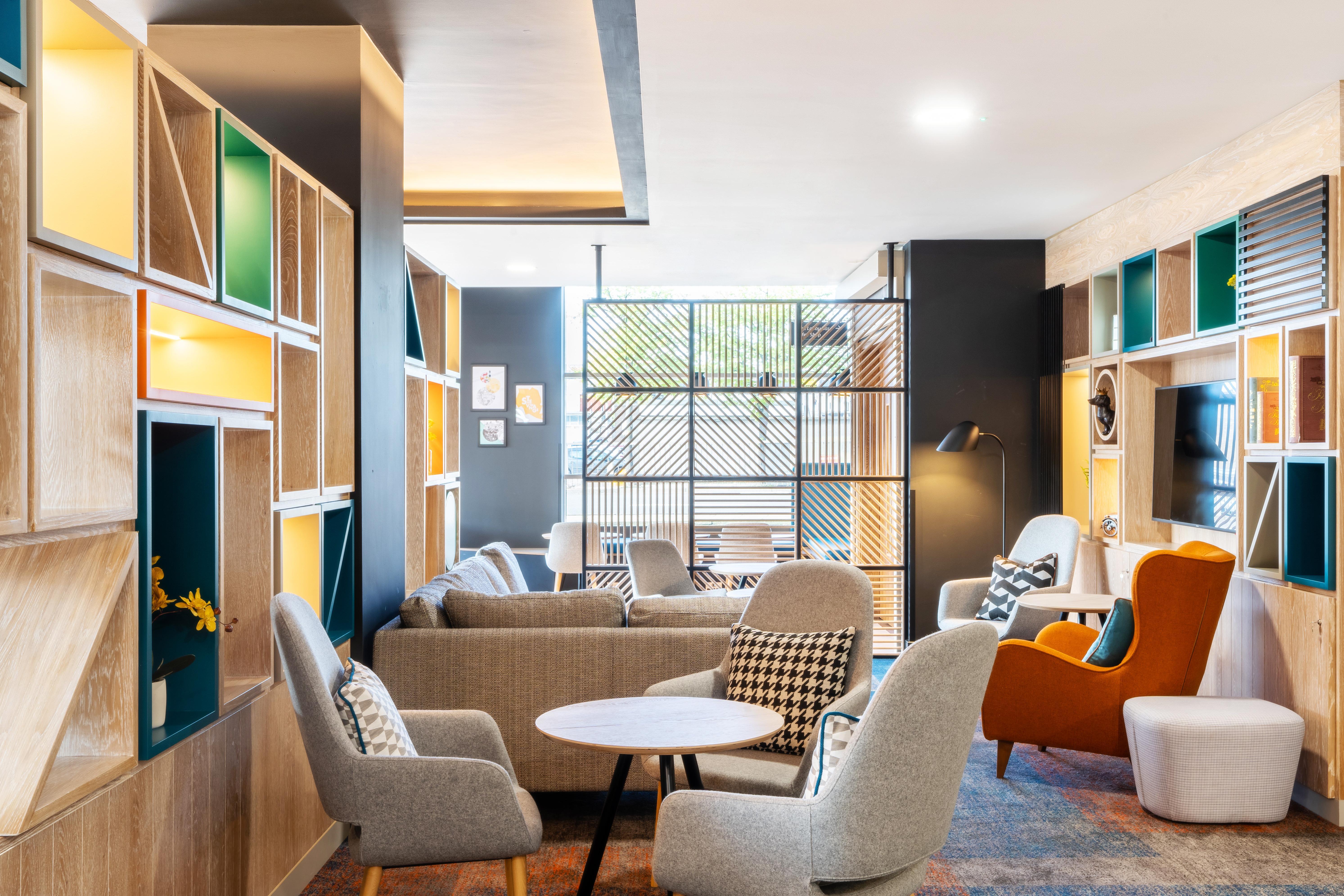 Holiday Inn Stevenage By Ihg Esterno foto