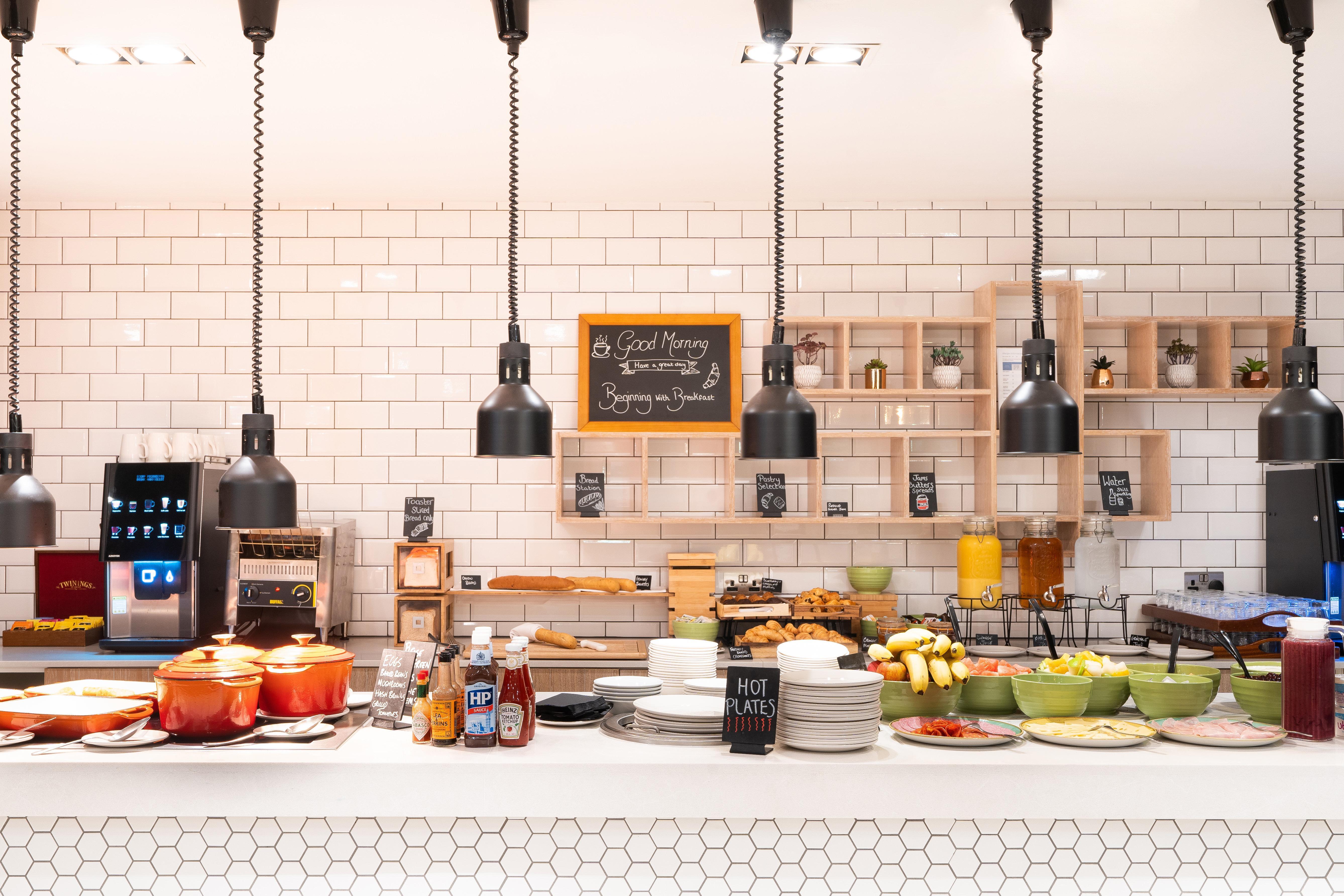 Holiday Inn Stevenage By Ihg Esterno foto