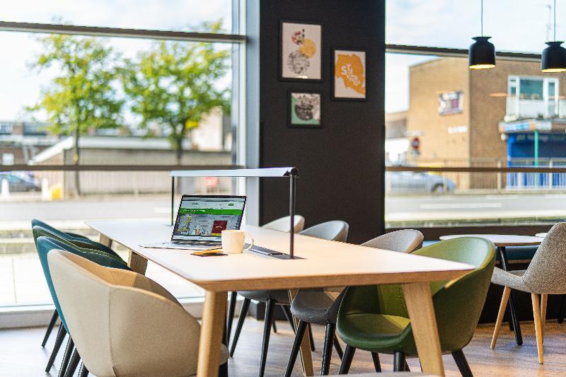 Holiday Inn Stevenage By Ihg Esterno foto
